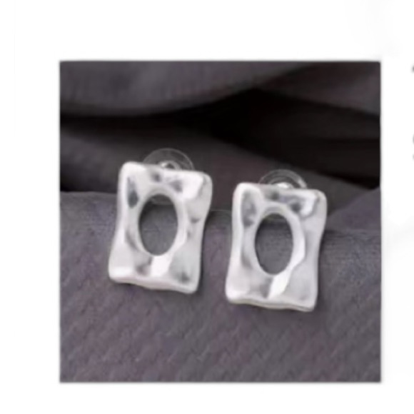 Hammered Geometric Silver Earrings - Picture 4 of 4